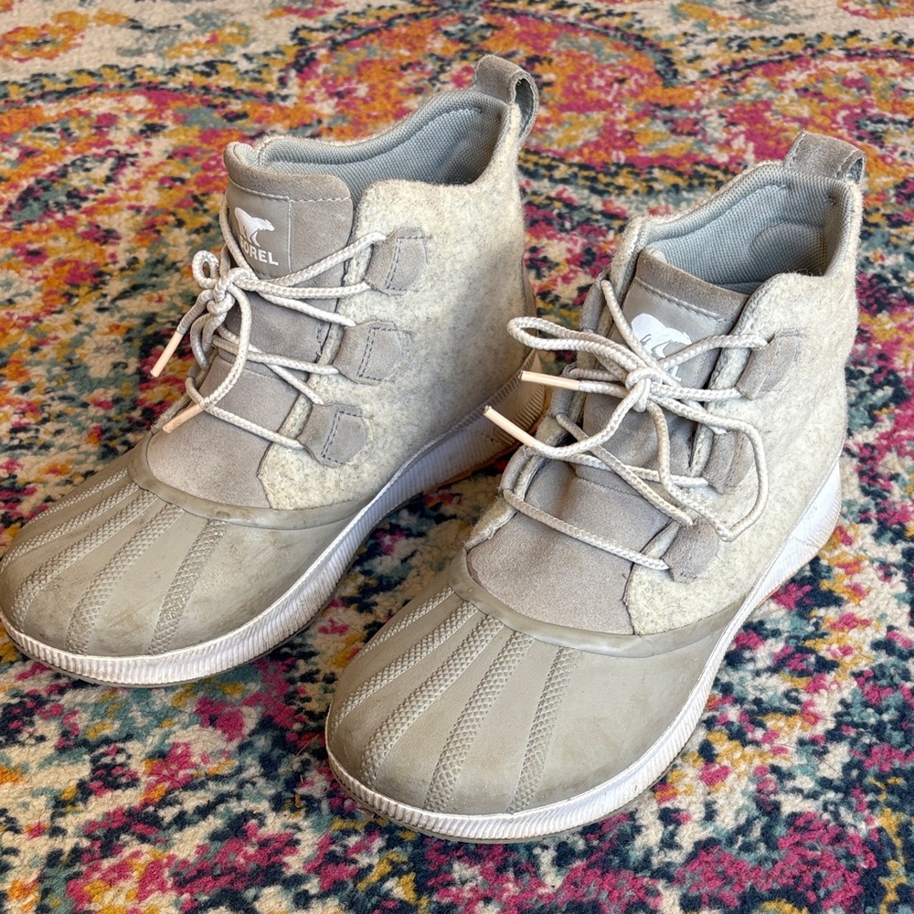 Sorel Light Gray Lace-Up Ankle Boots